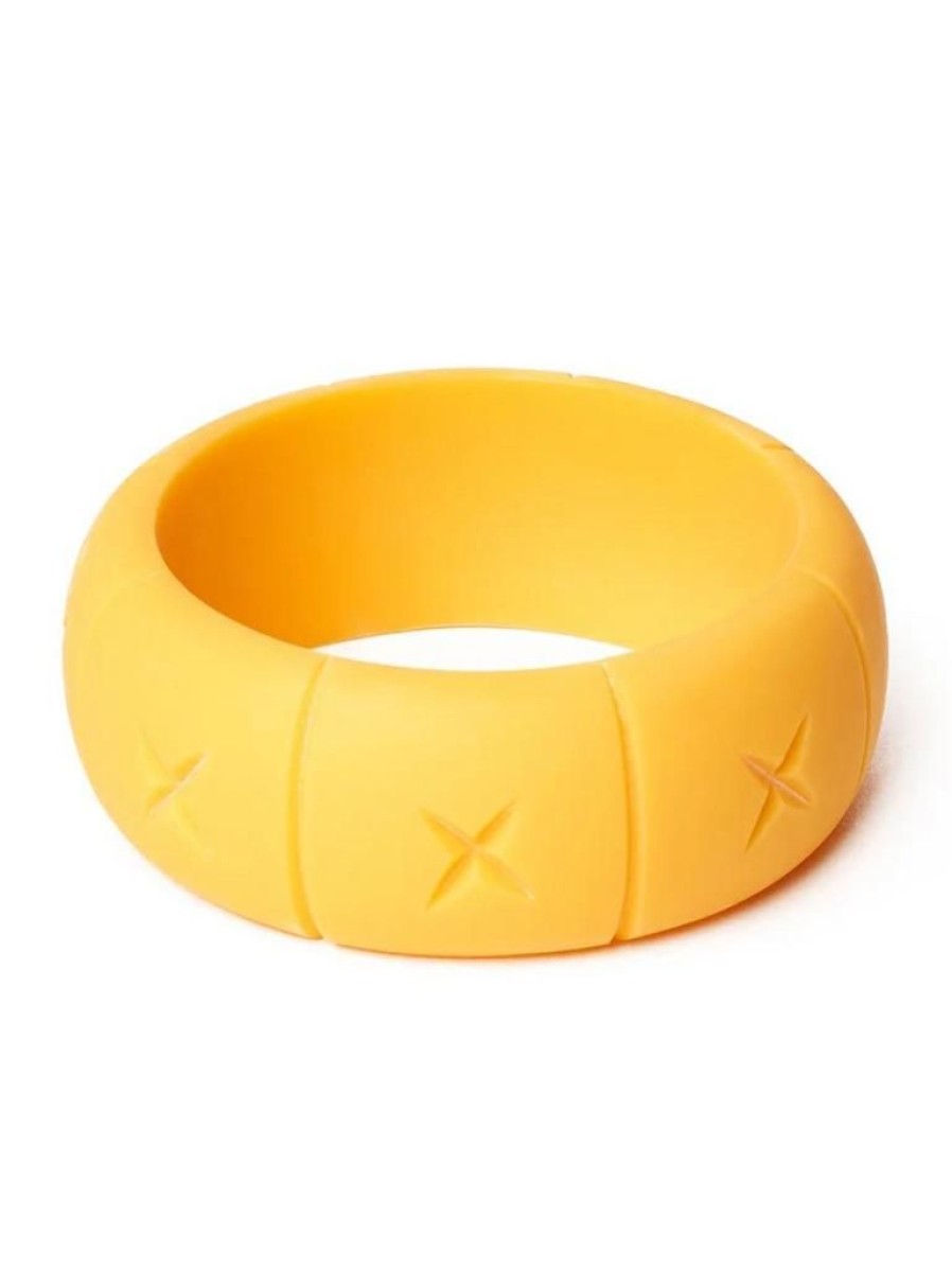 Splendette Wide Pineapple Matte Bangle | Jewellery